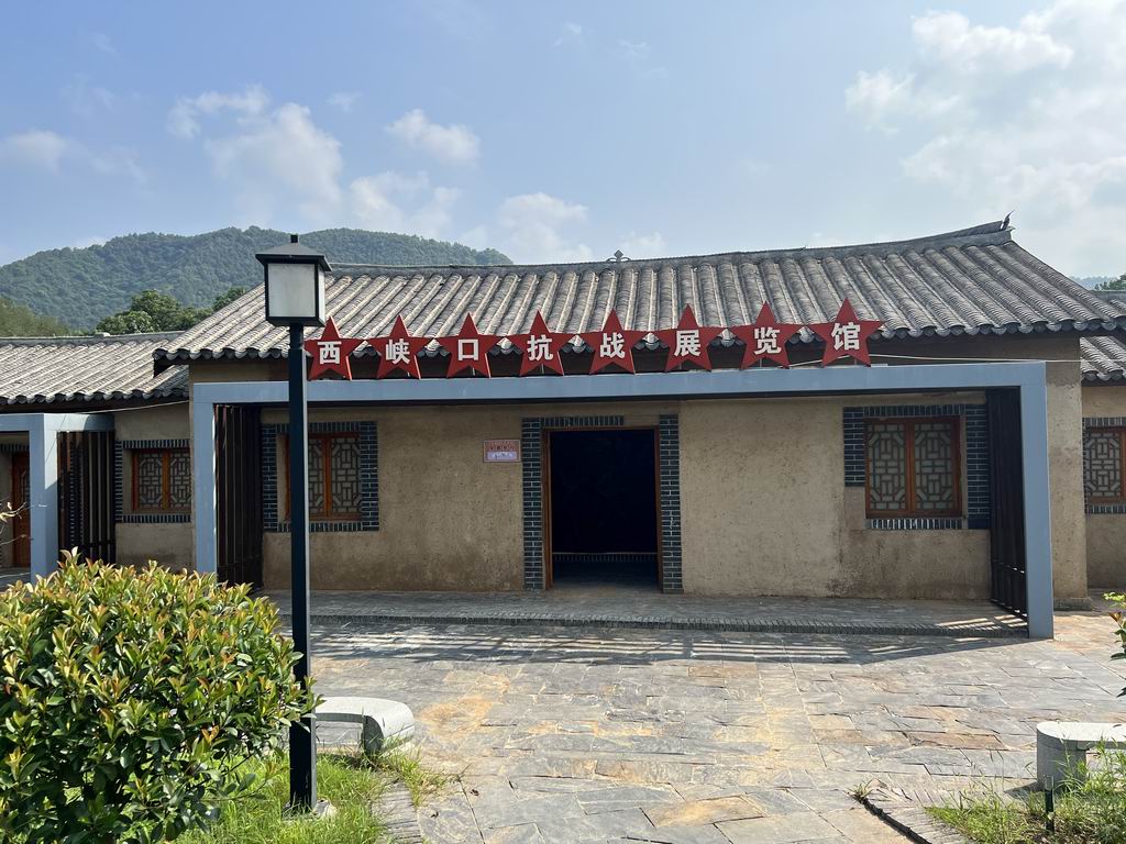 铭记历史、开创未来!退伍军人参观西峡口抗战展览馆