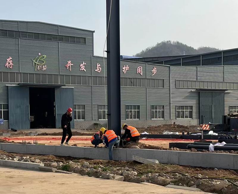 河南华体会线上平台(集团)官方网站高端智能装备制造项目标准化厂房钢立柱完成吊装